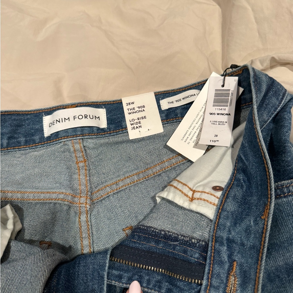 Aritzia Denim Forum The '90s Winona Lo-Rise Wide Jean NWT - Picture 2 of 3